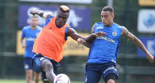 Emenike ve Van der Wiel affedildi