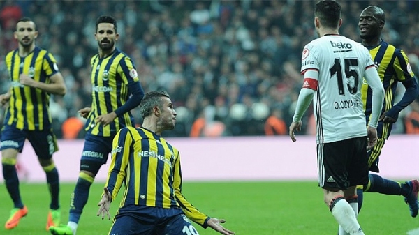 Fenerbahçe'den Van Persie tişörtü geliyor!