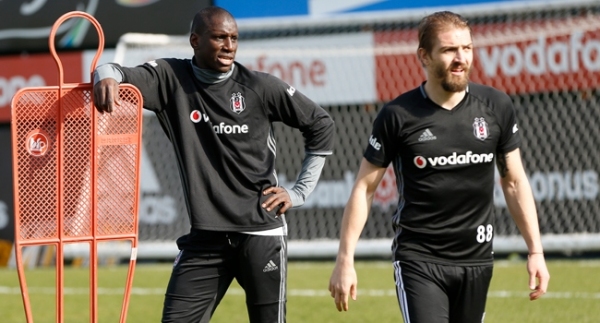 Beşiktaş'ta Caner ve Demba Ba sevinci