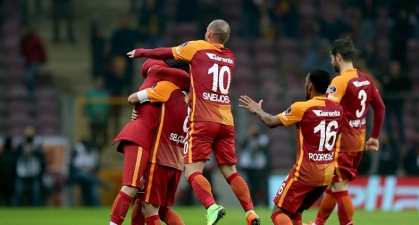 Galatasaray zorlu virajda