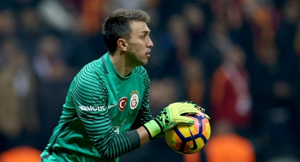 Muslera takıma katıldı