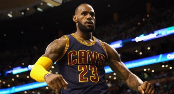 LeBron NBA tarihini yeniden yazdı