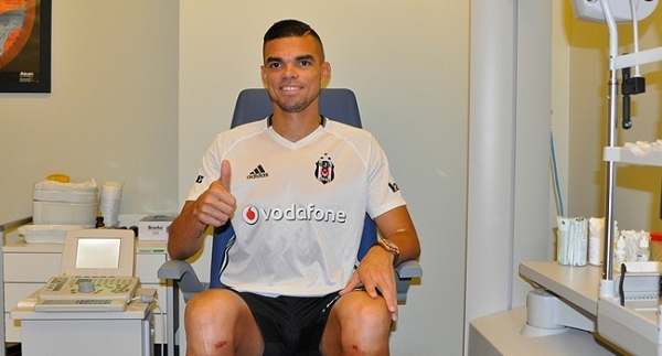 Beşiktaş'ta Pepe sağlık kontrolünden geçti