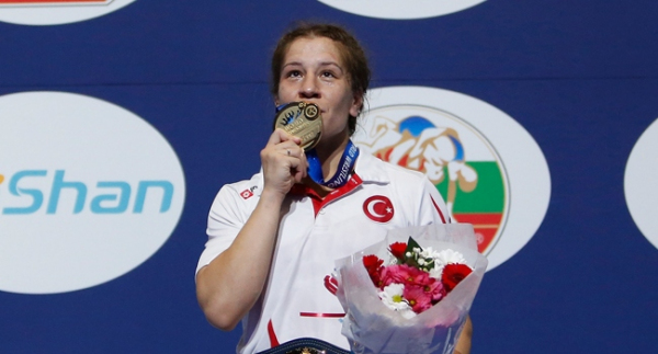 İlklerin güreşçisi Yasemin Adar