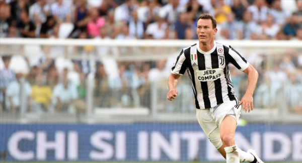 Beşiktaş rotayı Lichtsteiner'e çevirdi