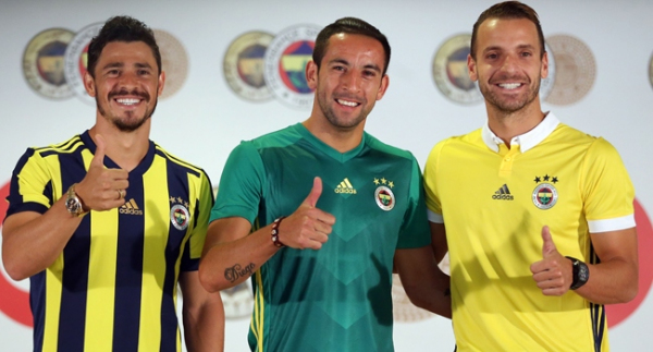 Fenerbahçe transferi 10 futbolcuyla kapattı