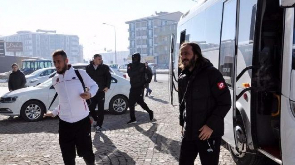 Gençlerbirliği kafilesi kupa mücadelesi için Kars'ta