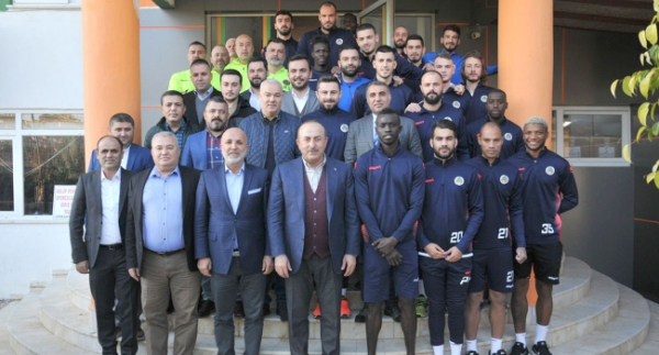 Dışişleri Bakanı Çavuşoğlu'ndan Alanyaspor'a ziyaret