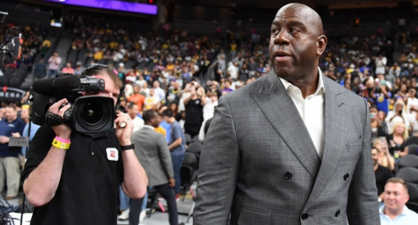 Lakers'ın başkanı Magic Johnson istifa etti