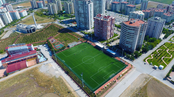 Şenol Güneş Futbol Sahası Yeniden Açıldı