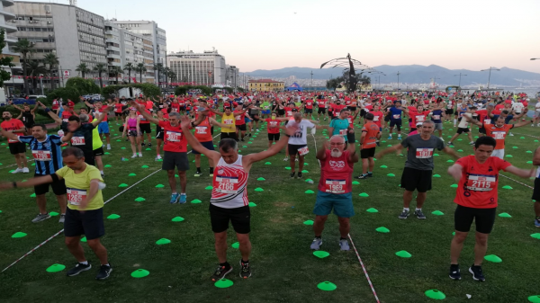 9 Eylül İzmir Yarı Maratonu rekor katılımla başladı